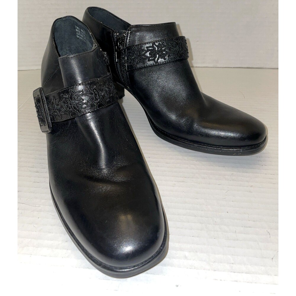Clarks Artisan Women's Size 7 M Black Leather Heeled Ankle Boots Booties Buckle
